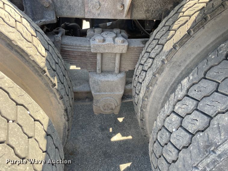 image for item DS5502 1999 International  2674 semi truck