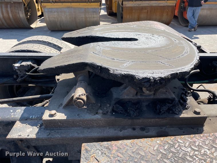 image for item DS5502 1999 International  2674 semi truck