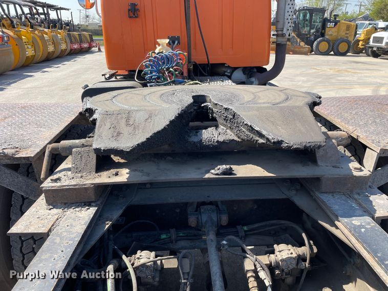 image for item DS5502 1999 International  2674 semi truck