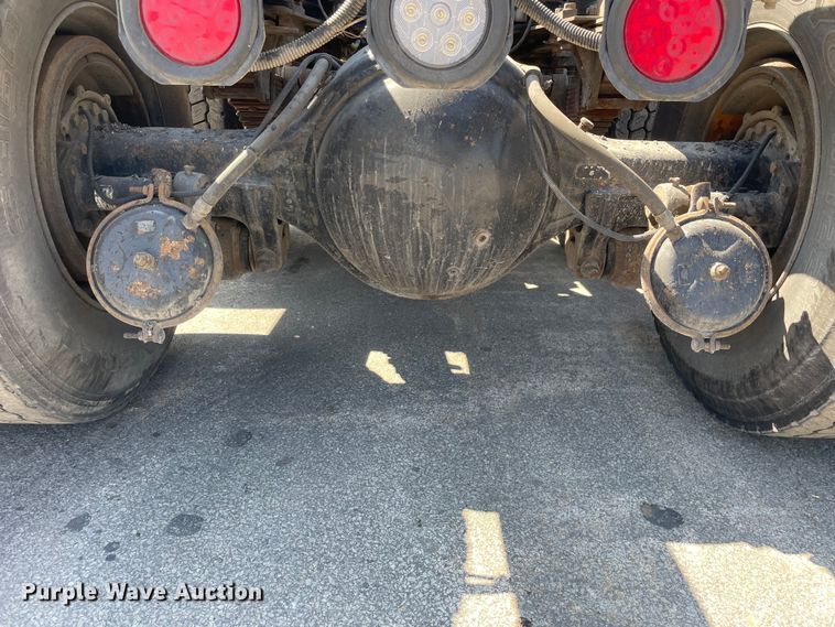 image for item DS5502 1999 International  2674 semi truck