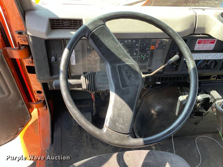 image for item DS5502 1999 International  2674 semi truck