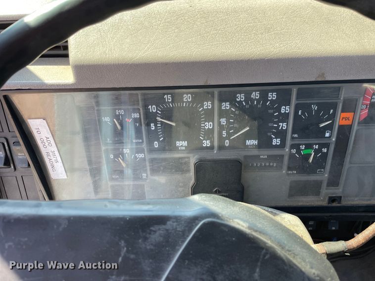 image for item DS5502 1999 International  2674 semi truck