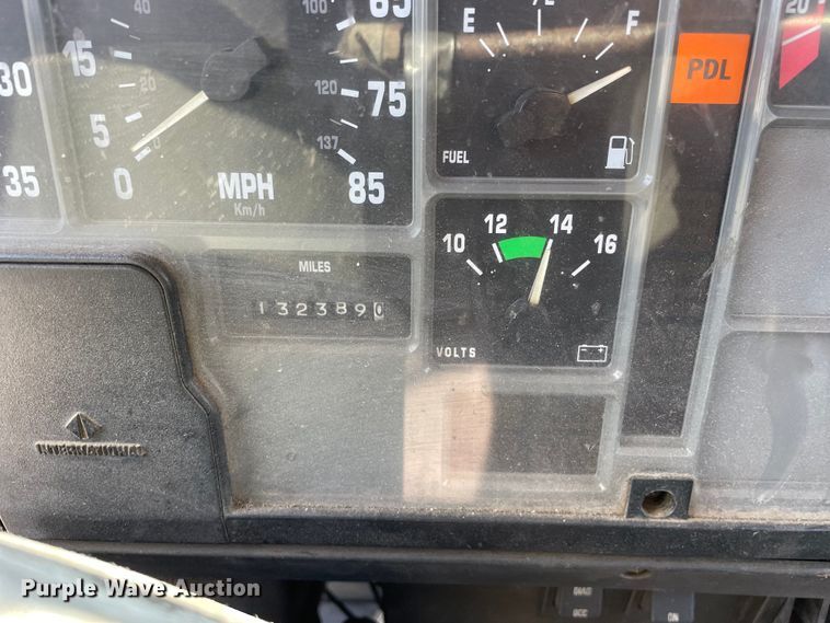 image for item DS5502 1999 International  2674 semi truck