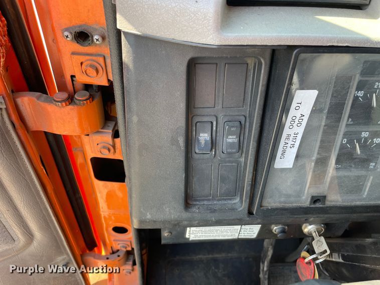 image for item DS5502 1999 International  2674 semi truck