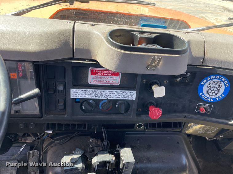 image for item DS5502 1999 International  2674 semi truck