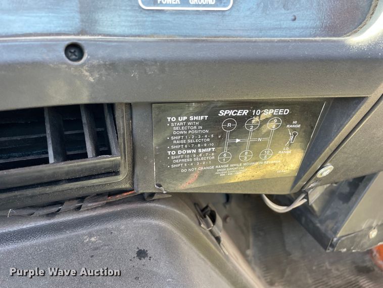 image for item DS5502 1999 International  2674 semi truck