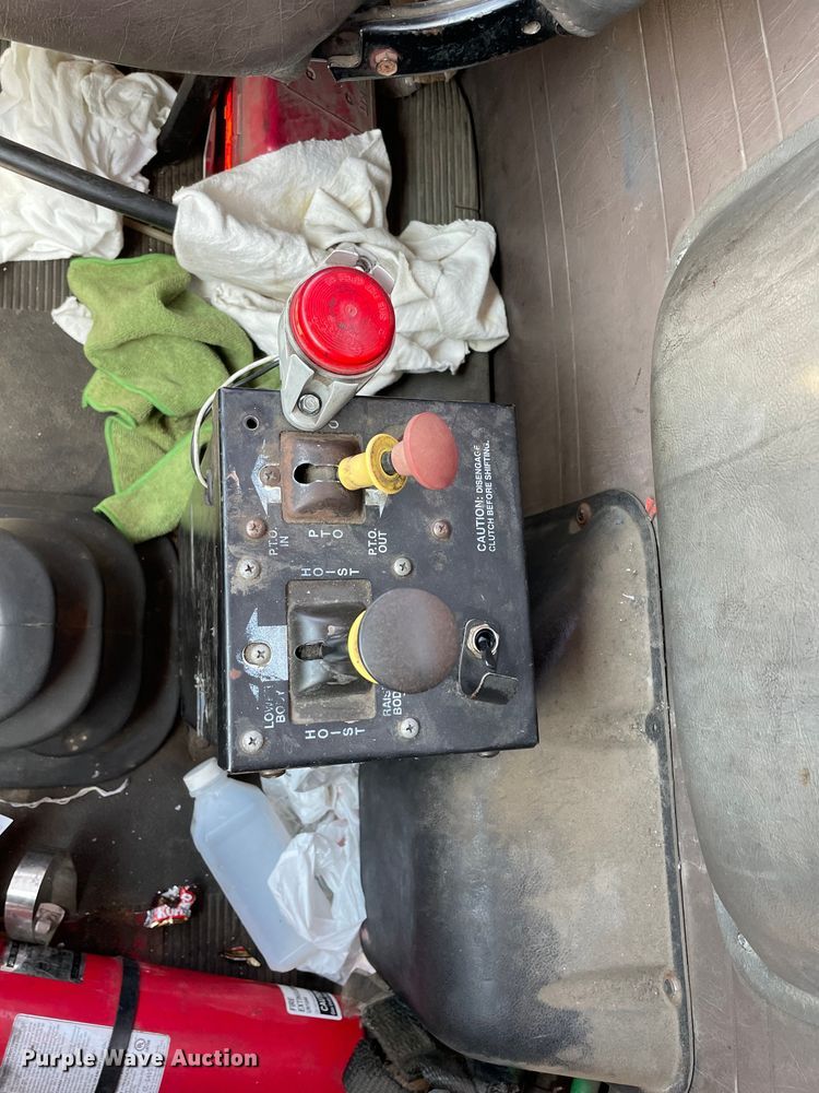 image for item DS5502 1999 International  2674 semi truck