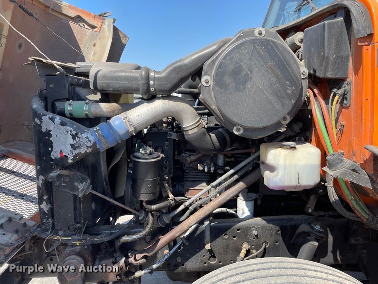 image for item DS5502 1999 International  2674 semi truck