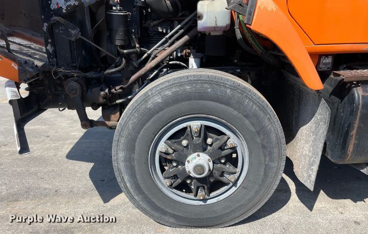 image for item DS5502 1999 International  2674 semi truck