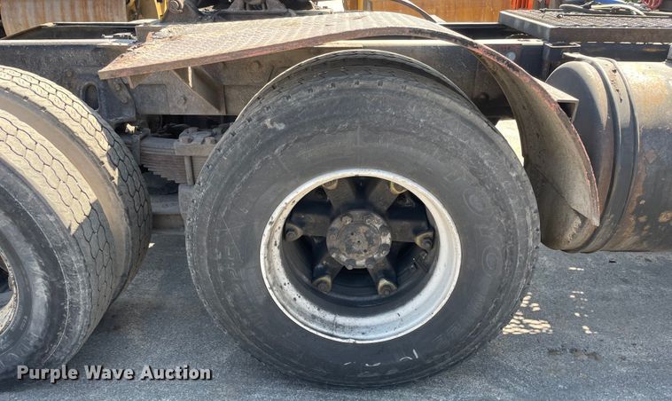 image for item DS5502 1999 International  2674 semi truck