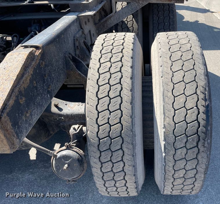 image for item DS5502 1999 International  2674 semi truck