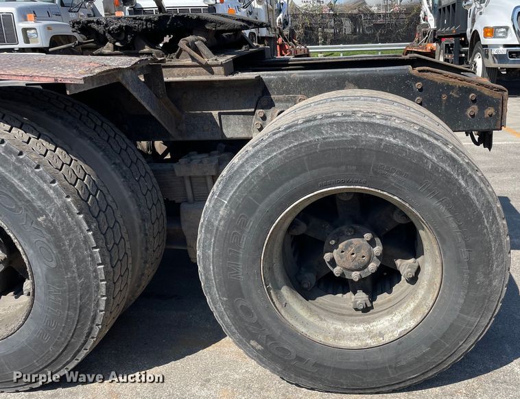 image for item DS5502 1999 International  2674 semi truck