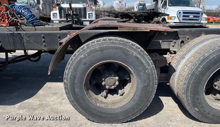 image for item DS5502 1999 International  2674 semi truck