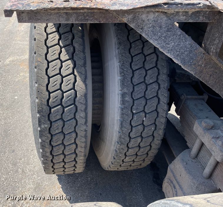 image for item DS5502 1999 International  2674 semi truck