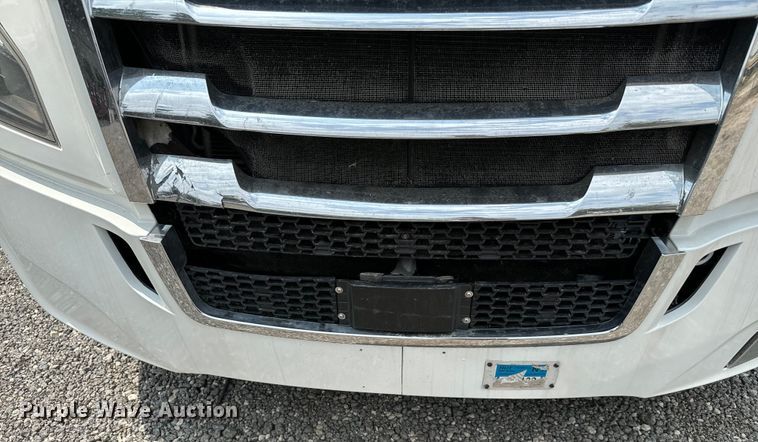 image for item DU3007 2020 Freightliner  Cascadia  semi truck