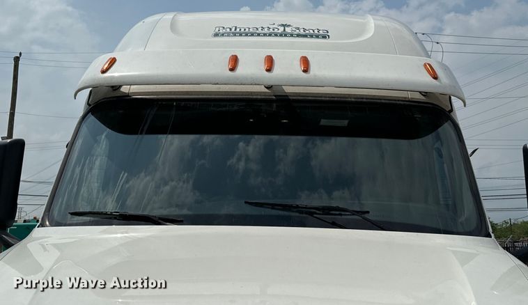 image for item DU3007 2020 Freightliner  Cascadia  semi truck