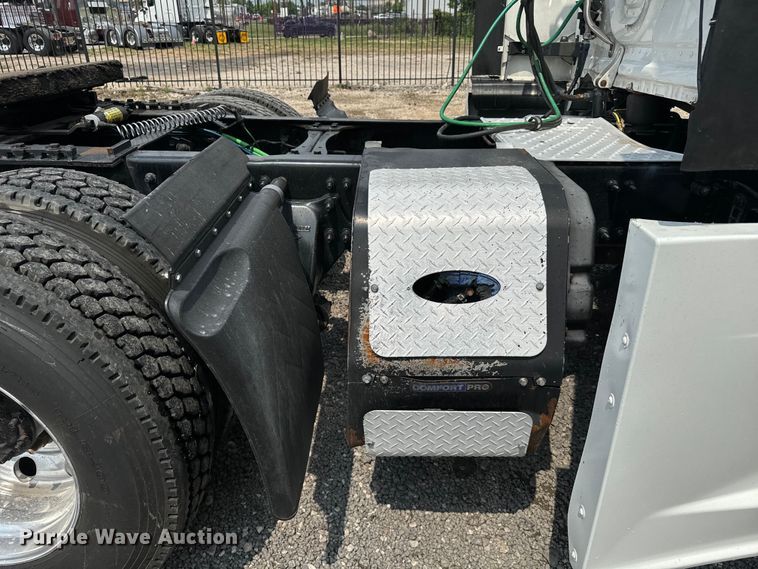 image for item DU3007 2020 Freightliner  Cascadia  semi truck