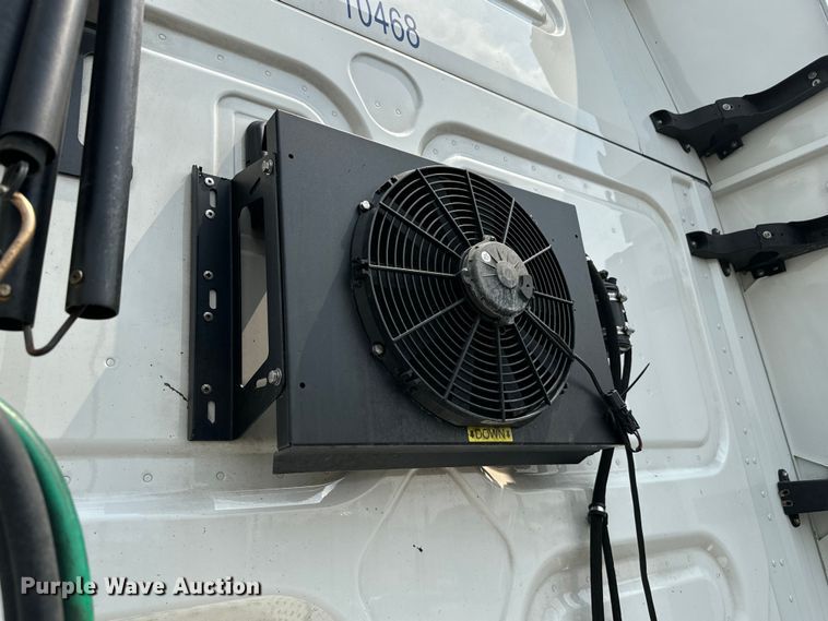 image for item DU3007 2020 Freightliner  Cascadia  semi truck