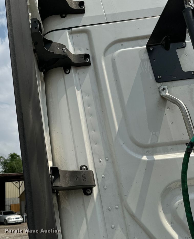 image for item DU3007 2020 Freightliner  Cascadia  semi truck