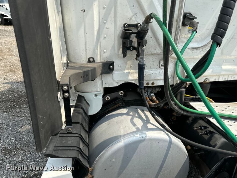 image for item DU3007 2020 Freightliner  Cascadia  semi truck