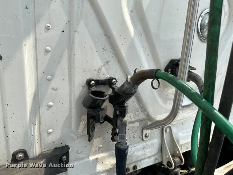 image for item DU3007 2020 Freightliner  Cascadia  semi truck