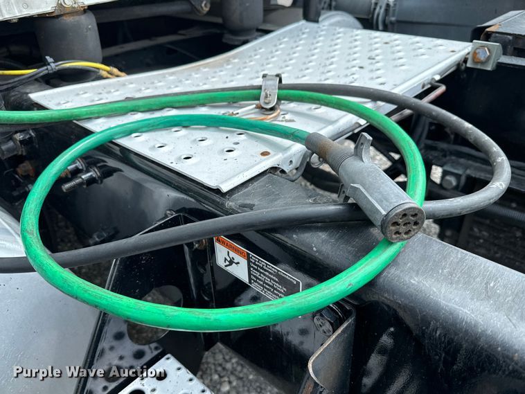 image for item DU3007 2020 Freightliner  Cascadia  semi truck