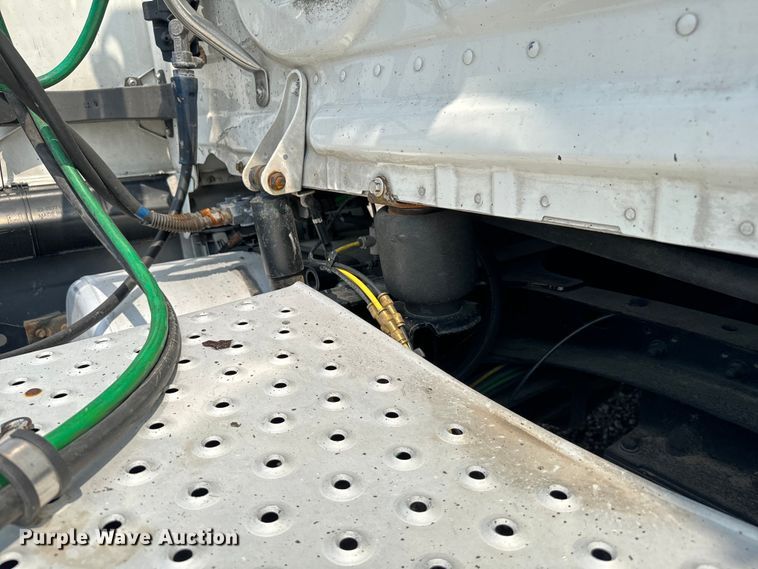 image for item DU3007 2020 Freightliner  Cascadia  semi truck