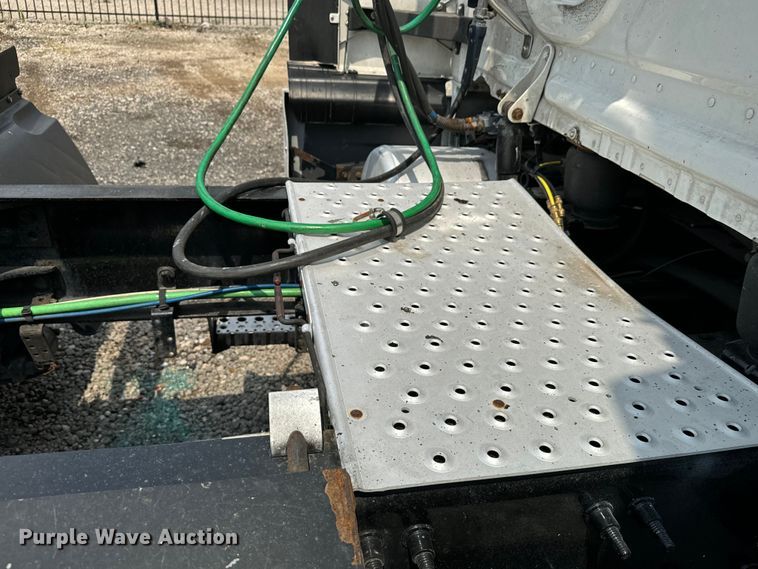 image for item DU3007 2020 Freightliner  Cascadia  semi truck