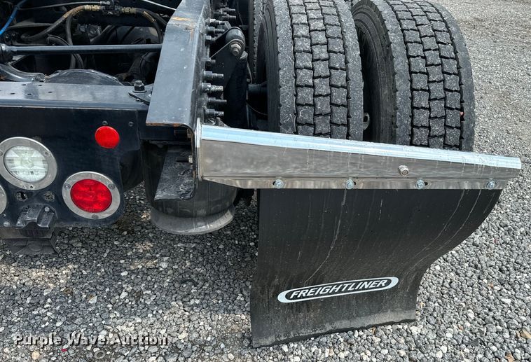 image for item DU3007 2020 Freightliner  Cascadia  semi truck