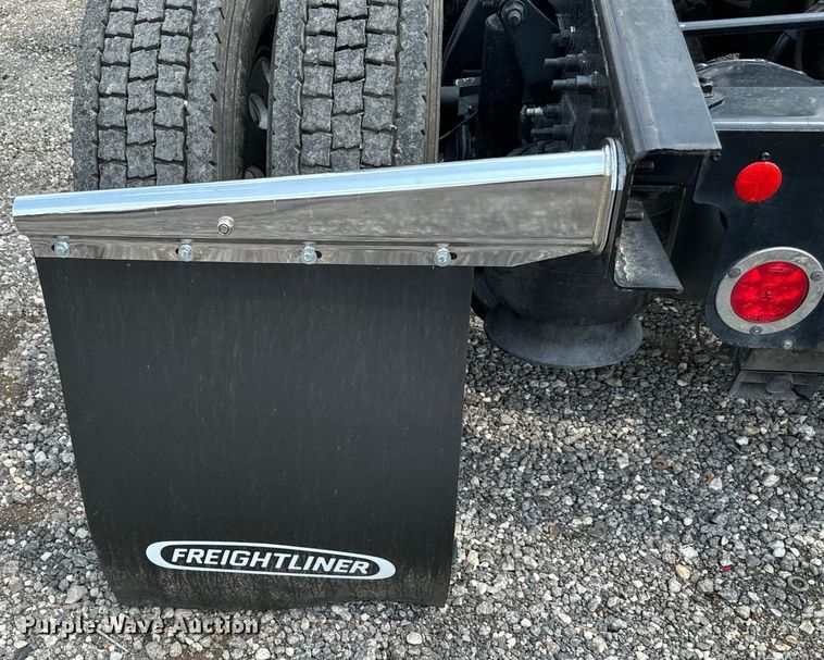 image for item DU3007 2020 Freightliner  Cascadia  semi truck