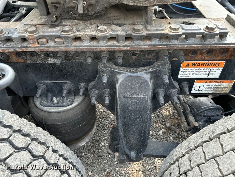 image for item DU3007 2020 Freightliner  Cascadia  semi truck