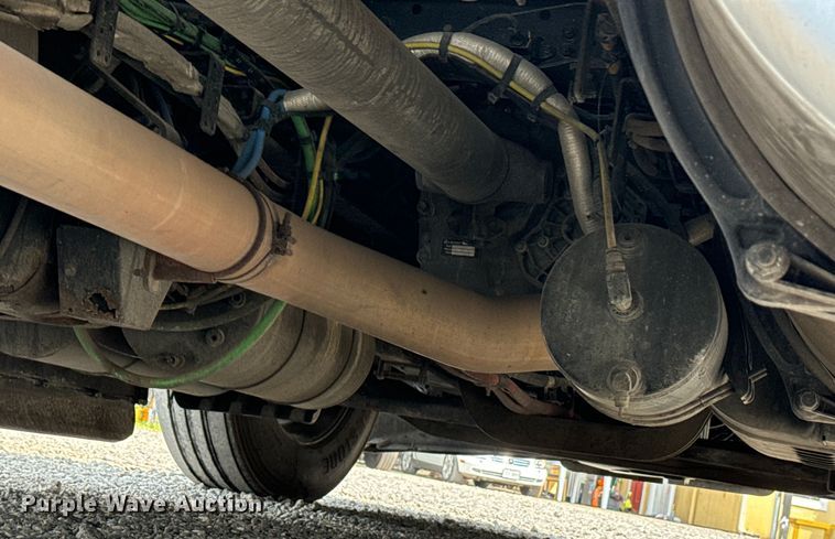 image for item DU3007 2020 Freightliner  Cascadia  semi truck