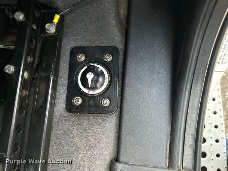 image for item DU3007 2020 Freightliner  Cascadia  semi truck