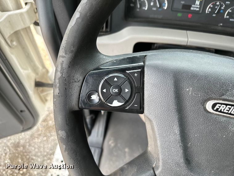 image for item DU3007 2020 Freightliner  Cascadia  semi truck