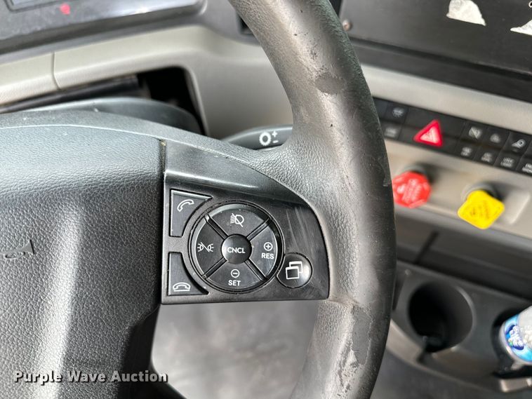 image for item DU3007 2020 Freightliner  Cascadia  semi truck