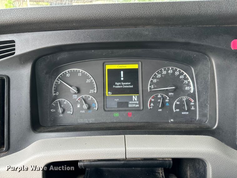 image for item DU3007 2020 Freightliner  Cascadia  semi truck