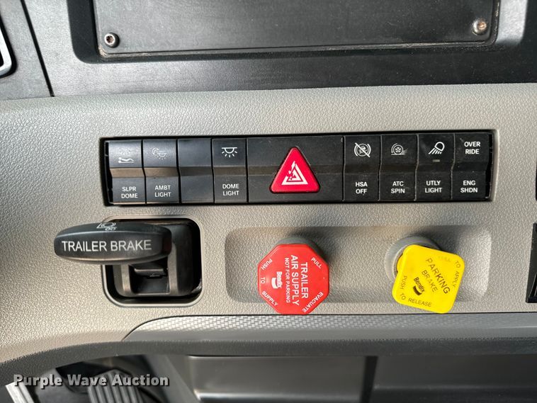 image for item DU3007 2020 Freightliner  Cascadia  semi truck