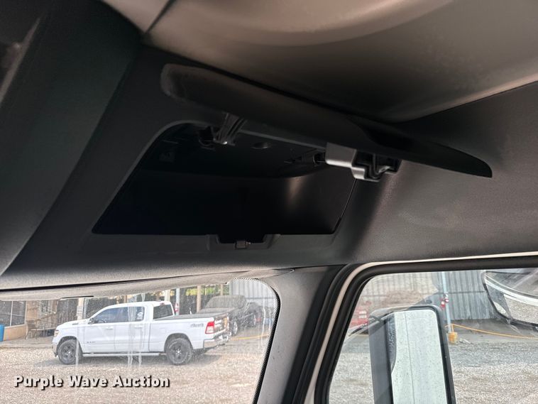 image for item DU3007 2020 Freightliner  Cascadia  semi truck