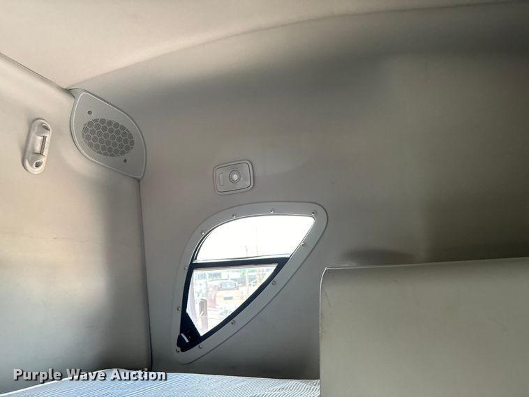 image for item DU3007 2020 Freightliner  Cascadia  semi truck