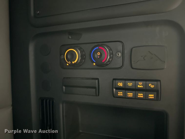 image for item DU3007 2020 Freightliner  Cascadia  semi truck