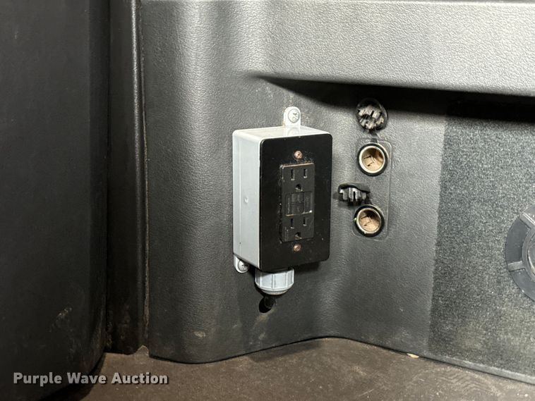 image for item DU3007 2020 Freightliner  Cascadia  semi truck