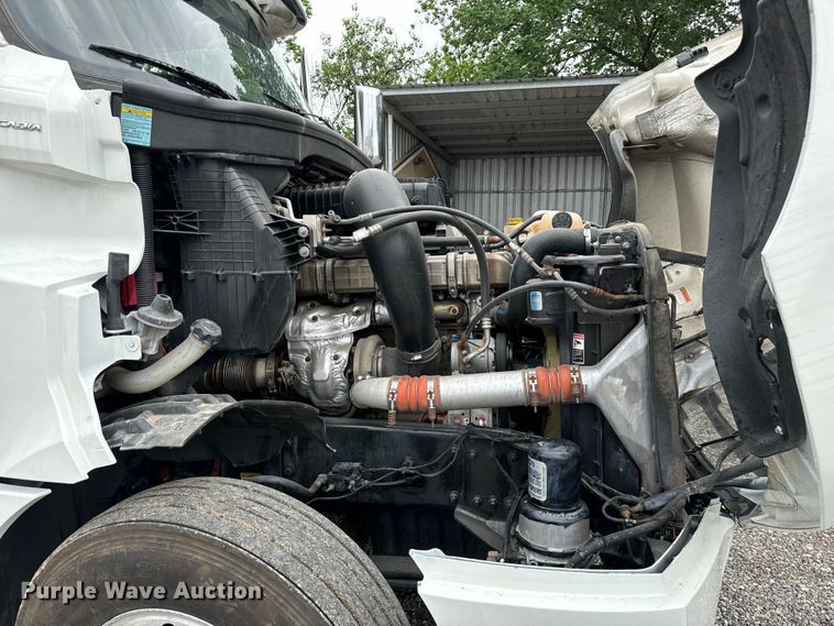 image for item DU3007 2020 Freightliner  Cascadia  semi truck