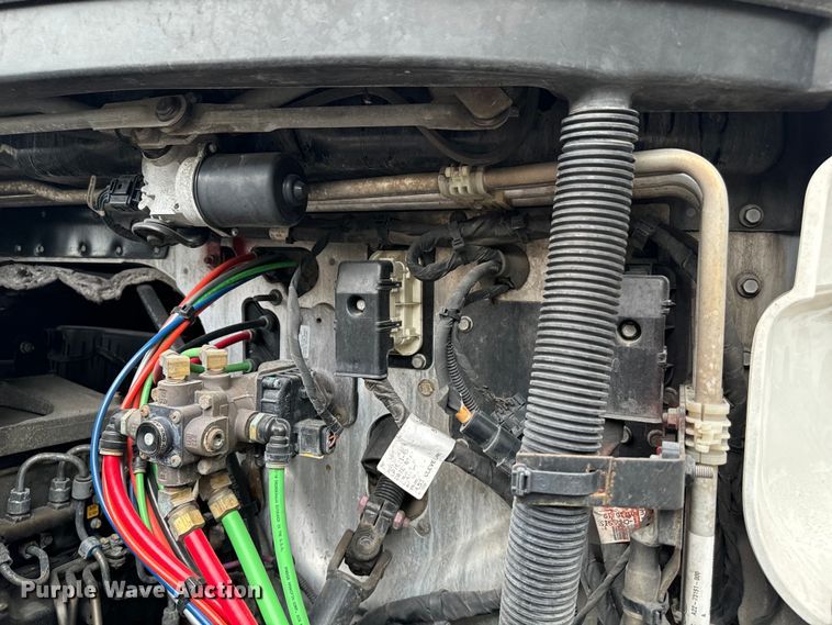 image for item DU3007 2020 Freightliner  Cascadia  semi truck