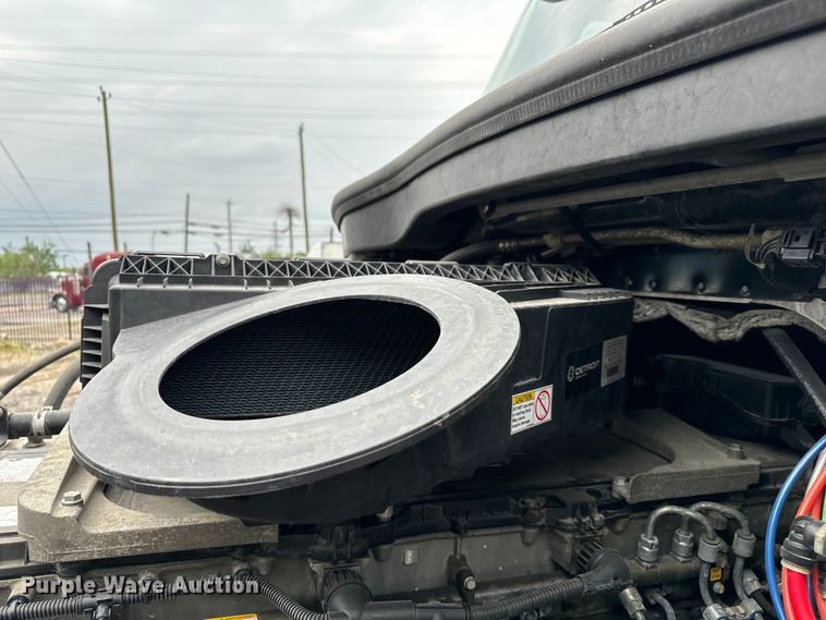 image for item DU3007 2020 Freightliner  Cascadia  semi truck