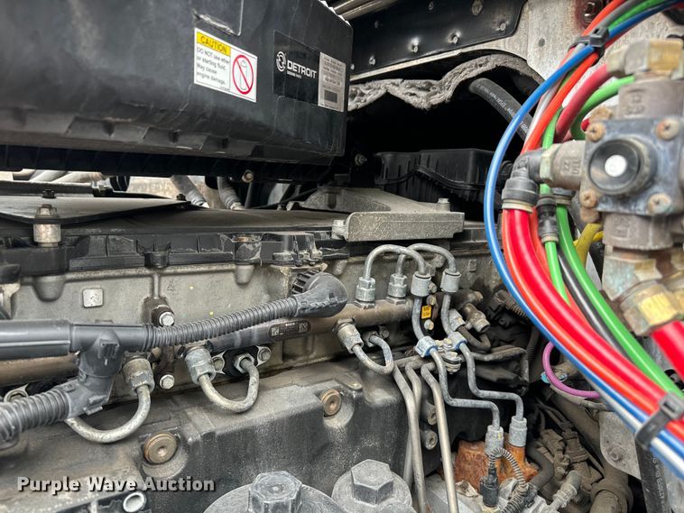 image for item DU3007 2020 Freightliner  Cascadia  semi truck