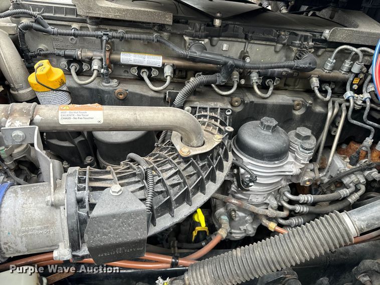 image for item DU3007 2020 Freightliner  Cascadia  semi truck