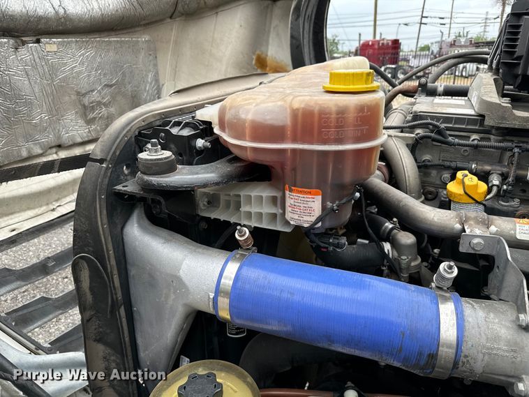 image for item DU3007 2020 Freightliner  Cascadia  semi truck