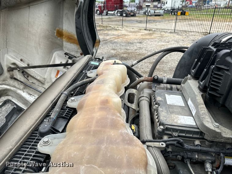 image for item DU3007 2020 Freightliner  Cascadia  semi truck