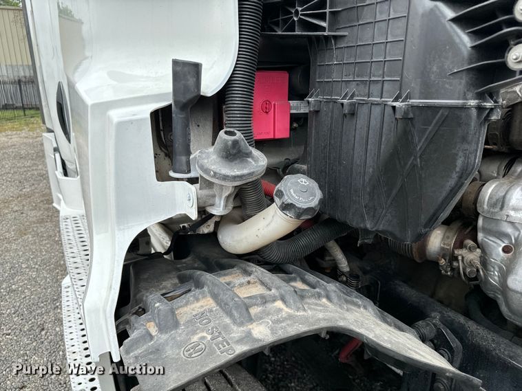 image for item DU3007 2020 Freightliner  Cascadia  semi truck