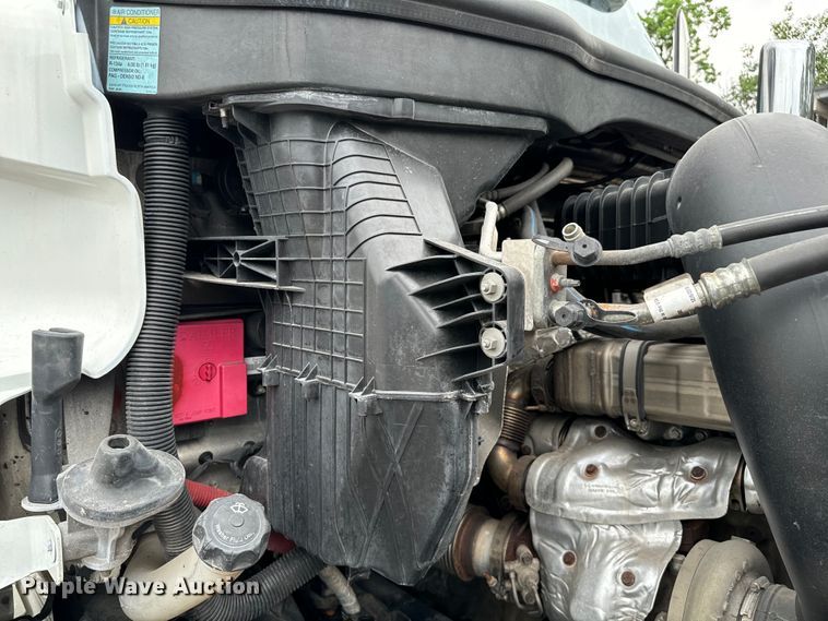 image for item DU3007 2020 Freightliner  Cascadia  semi truck